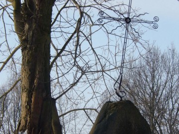 Powstańczy krzyż na grodzisku w Starych Skoszewach, <p>fot. Adam Świć</p>